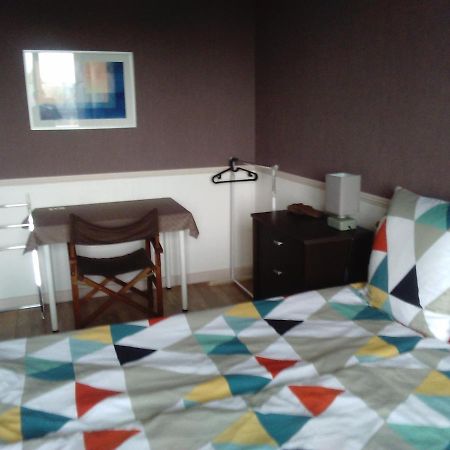 Les Couesnons Apartment Понторсон Екстериор снимка